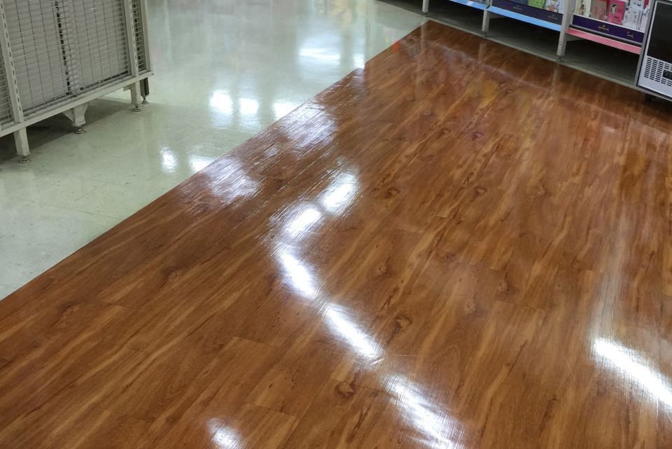 We used our advanced equipment and rich experience to clean the hardwood floor in this grocery supermarket in suburban Adelaide - Office & Commercial Buildings' Tile & Floor Cleaning